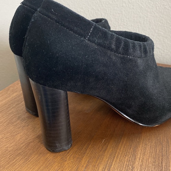 Clarks Narrative Black Suede Bootie Heel, Women’s size 8 - Picture 9 of 16